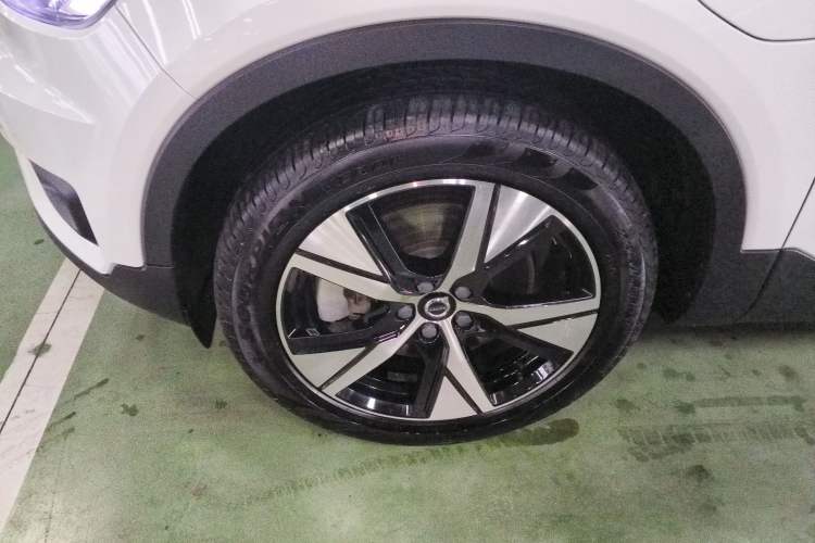 Used Volvo XC40 New Energy 2021 P8 Pure Electric All-Wheel Drive Smart Luxury Sport Edition Left Front Wheel Hub