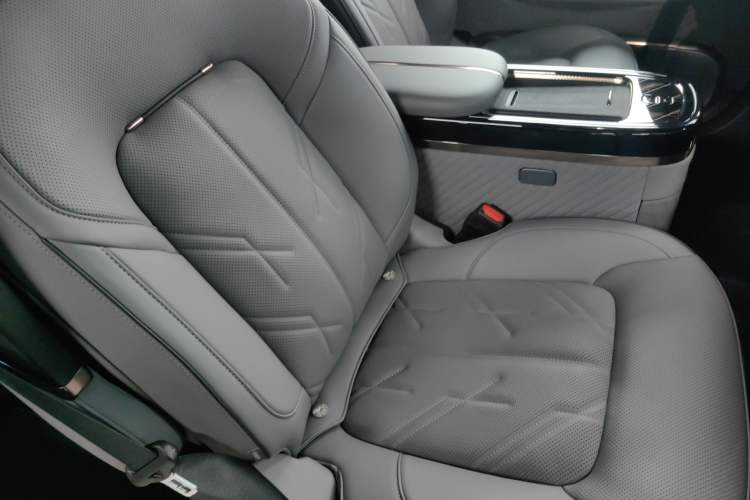 Used Zeekr MIX 2025 Intelligent Driving Version
