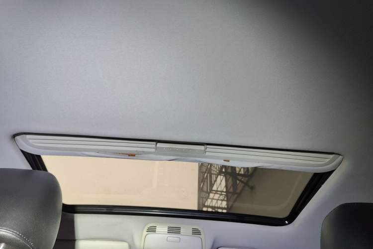 Used Volkswagen Magotan 2012 Facelift 1.8TSI Prestige Model Headliner