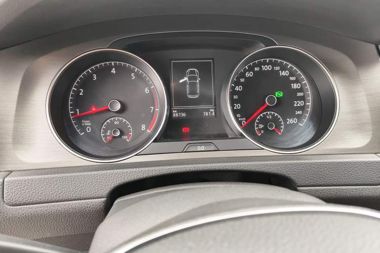 Used Volkswagen Golf 2014 1.4TSI Automatic Comfort Model Odometer Close Up