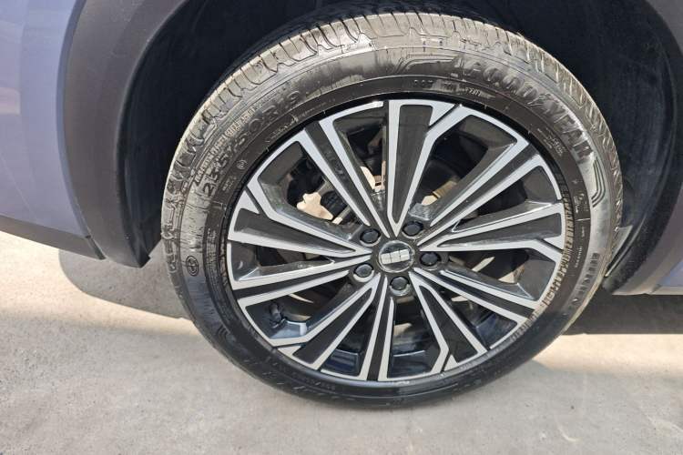 Used Geely Galaxy Xingjian 7 EM-i 2025 120km Flagship Edition Right Rear Wheel Hub