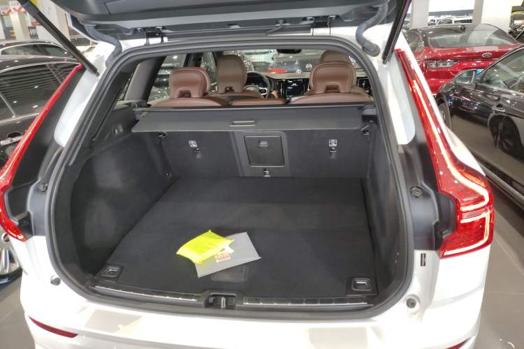 Used Volvo XC60 New Energy 2025 Plug-in Hybrid Long-Range All-Wheel Drive Smart Luxury Edition
