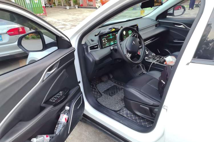 Used NETA U 2023 NETA U-Ⅱ 400 U Show Edition – Lithium Iron Phosphate
