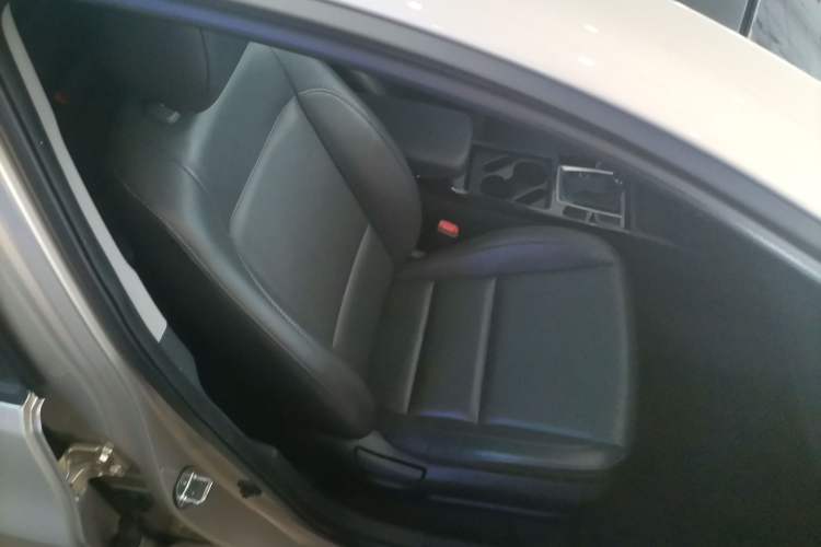 Used Hyundai Mistra 2014 1.8L Automatic Smart GLS Right Front Seat