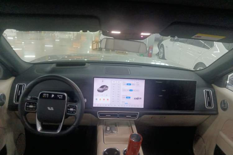 Used Li Auto L8 2025 Ultra Smart Refreshed Edition
