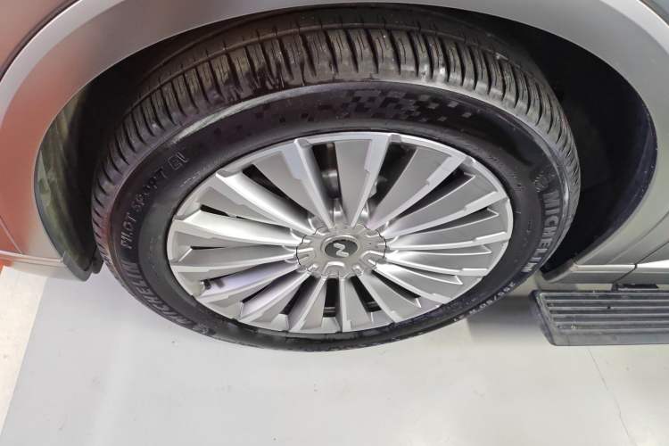 Used ONVO Luxeed L90 2025 Model—Ultra Six-Seater Version