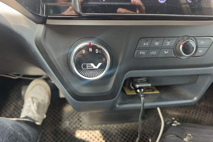 Used SAIC MAXUS EV30 2021 Pure Electric Smart Logistics Expert with Long Wheelbase—CATL