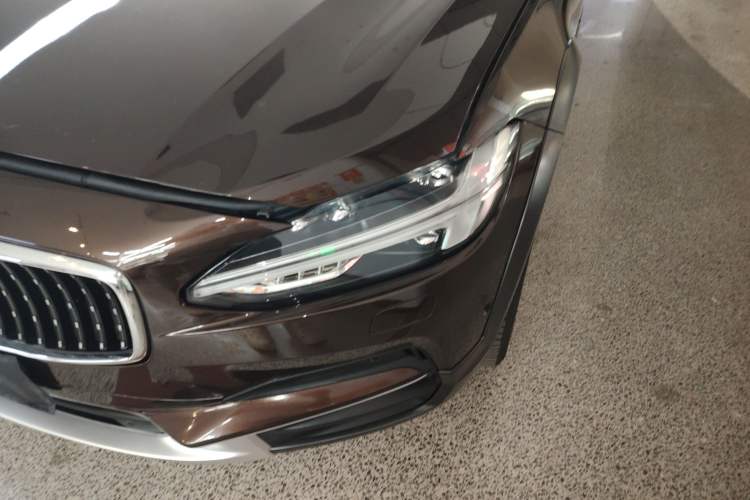 Used Volvo V90 2017 Cross Country T5 AWD Smart Range Edition Left Front Headlight