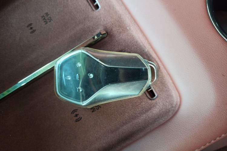 Used Hyptec HL 2025 700 Ultra Six-Seater All-Wheel-Drive LiDAR Version Vehicle Key