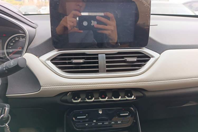 Used Baojun 530 2018 1.5T DCT Luxury Model China V Audio And AC Panel