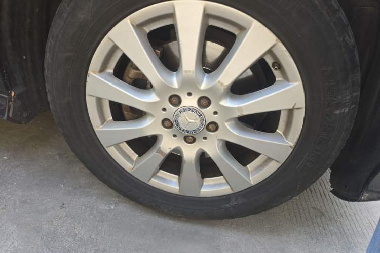 Used Mercedes-Benz R-Class 2011 R 350 L 4MATIC Right Front Wheel Hub