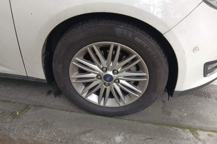 Used Ford Focus 2015 Sedan EcoBoost 180 Automatic Flagship Model
