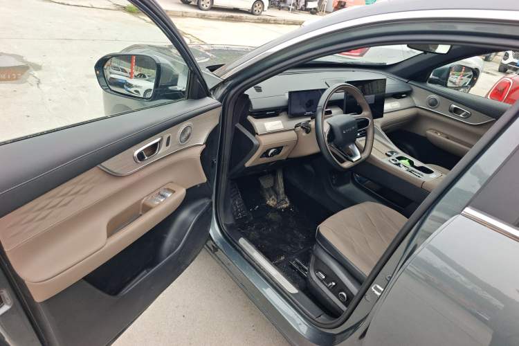 Used Chery Tiggo 8 PLUS 2025 290TGDI DCT Prestige 5-Seater Driver Seat