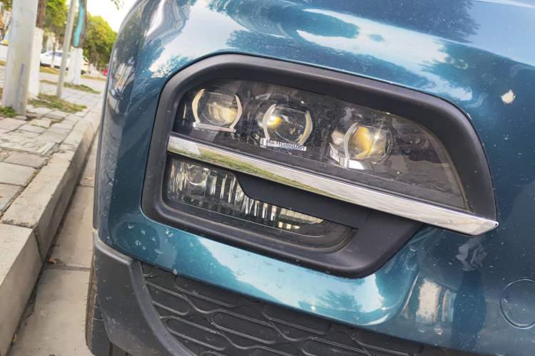 Used Dayun Yuehu 2021 32.85 kWh Two-Wheel-Drive Sprite Version Right Front Headlight