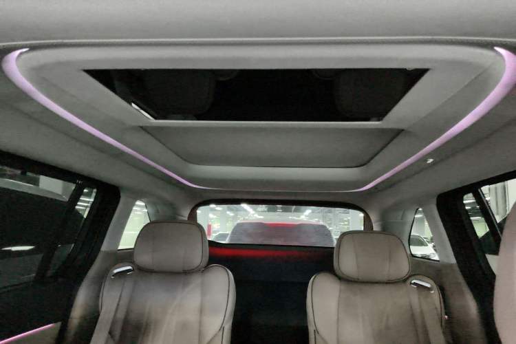 Used XPeng X9 2025 740 Ultra-Long Range Max Headliner