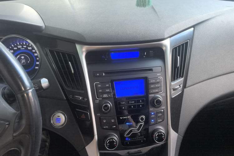 Used Hyundai Sonata 2013 2.4L Automatic Leading Edition China IV Standard Audio And AC Panel