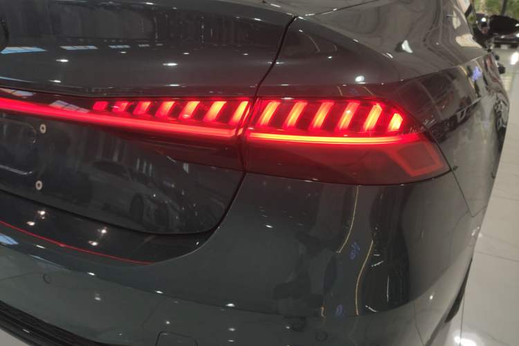Used Audi A7L 2022 55 TFSI quattro S-line Edition One First Edition Right Rear Taillight