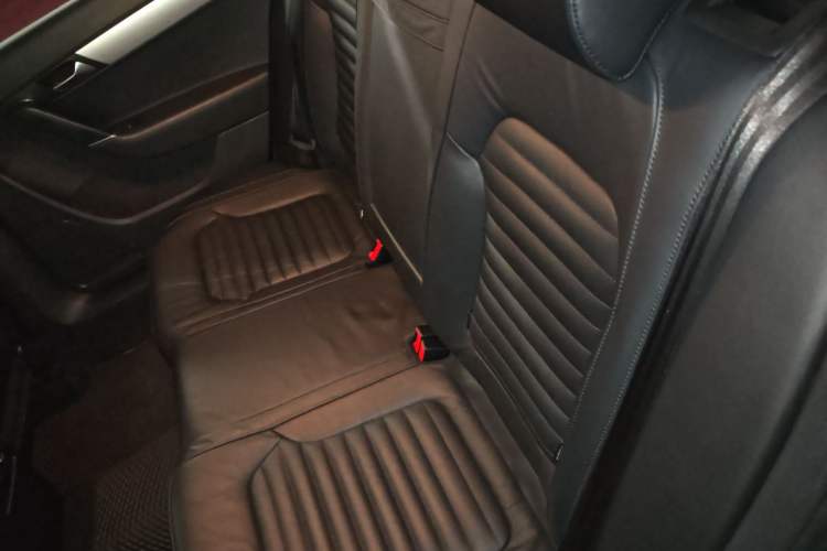 Used Volkswagen Magotan 2015 1.8TSI Advanced Model Left Rear Seat