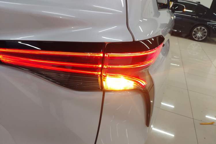 Used Toyota Sienna 2024 2.5L Hybrid Four-Wheel Drive Prestige Edition