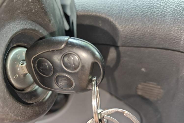 Used Ford Transit 2017 2.0T Diesel Multi-Function Commercial Vehicle Mid-Drive Mid-Roof China V Standard
