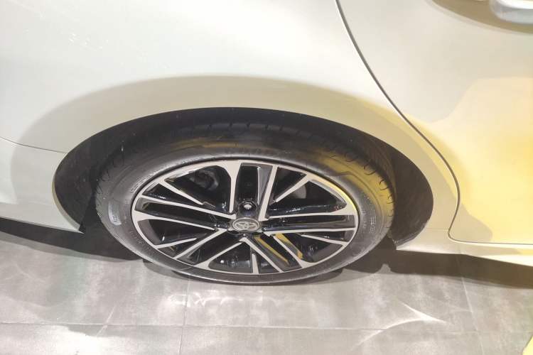 Used Toyota Camry 2026 Model Dual-Engine 2.0HSE Sport Lite Edition