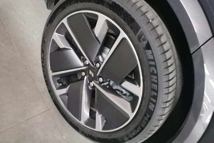 Used Li Auto L7 2025 Ultra Smart Refreshed Edition Right Rear Wheel Hub