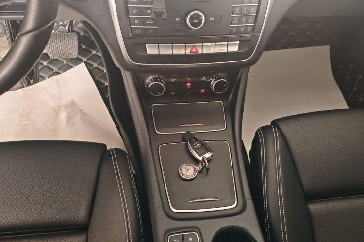 Used Mercedes-Benz GLA 2018 GLA 200 Fashion Model Gear Lever