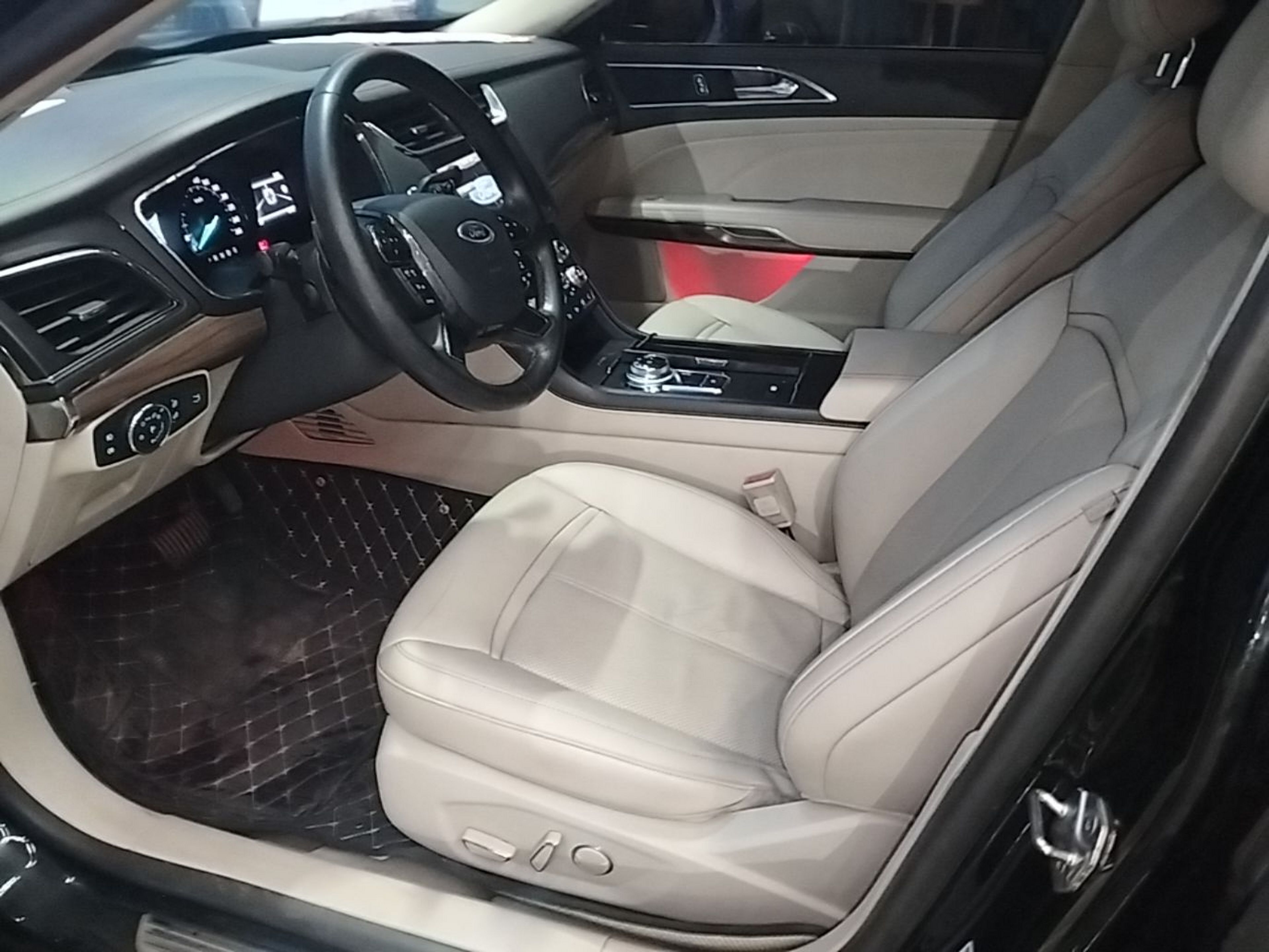Vordere Reihe im Auto