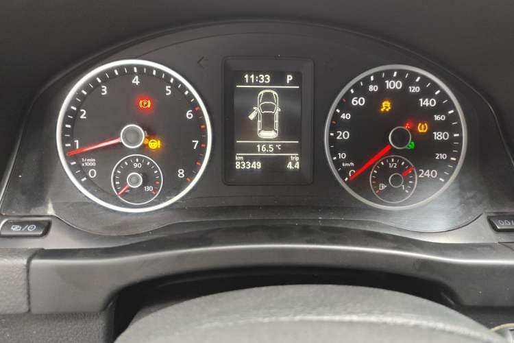 Used Volkswagen Tiguan 2016 280TSI Automatic Two-Wheel-Drive Silk Road Style Edition Odometer Close Up