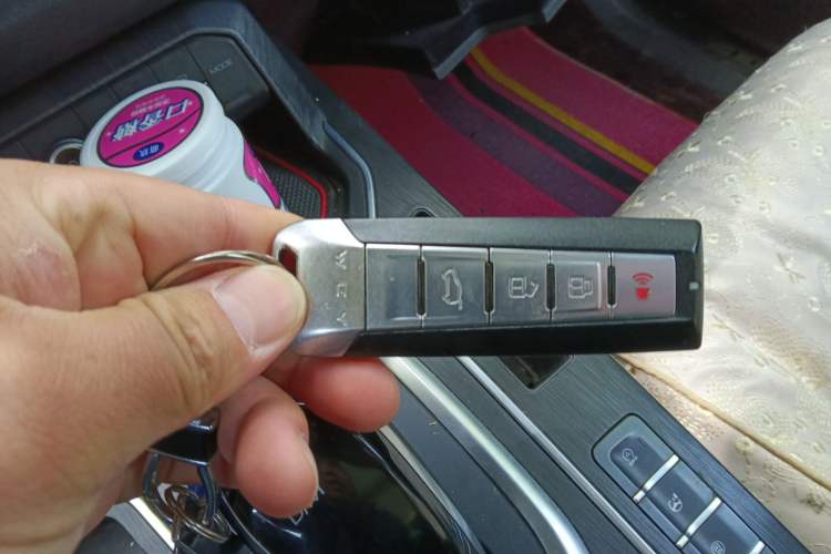 Used Wey VV6 2018 2.0T Two-Wheel-Drive Ultra-Luxury Version China V Standard Vehicle Key