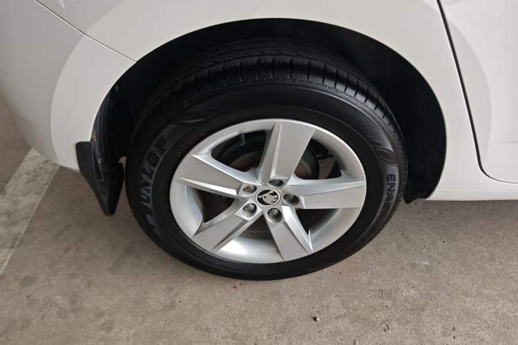 Used Skoda Fabia 2015 1.6L Automatic Chuanxing Edition Exterior 5