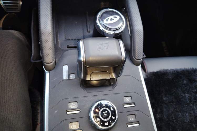 Used JETOUR Traveler 2024 2.0T All-Wheel-Drive Silver Dragon Wings
