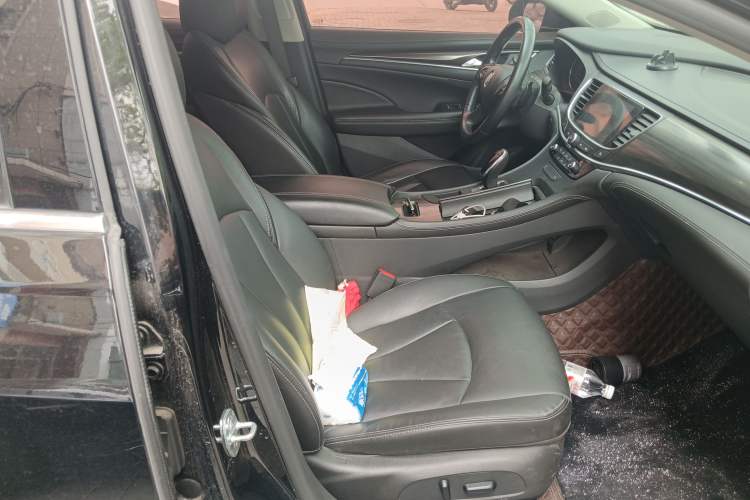 Used Buick LaCrosse 2022 552T Luxury Version Right Front Seat