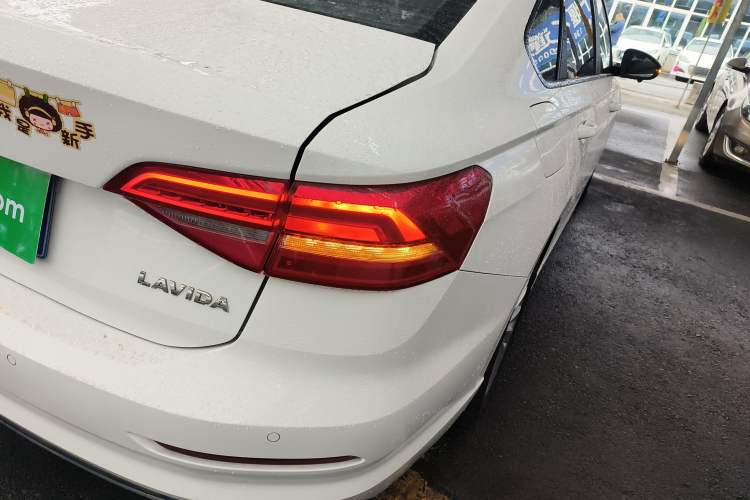 Used Volkswagen Lavida 2018 1.5L Automatic Comfort Edition China V Standard Right Rear Taillight