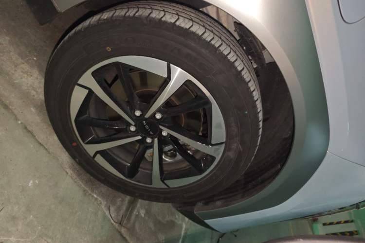 Used AION Y 2025 Plus 510 Zhihao Edition Right Front Wheel Hub