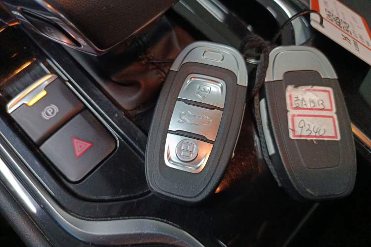 Used Hongqi E-QM5 2022 431 km Charge & Enjoy Edition
