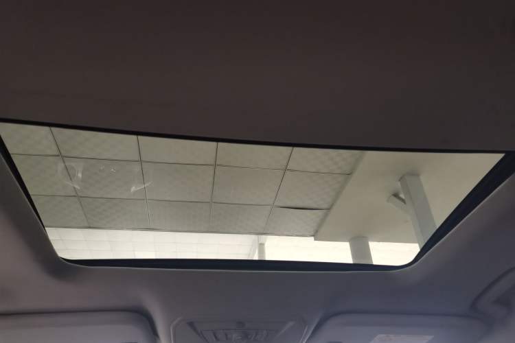 Used Ford Kuga 2015 2.0L GTDi Four-Wheel Drive Prestige Model Headliner