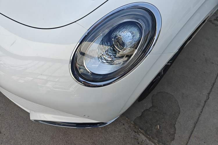 Used ORA Lightning Cat 2022 555 km Luxury Edition Left Front Headlight