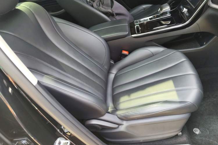 Used Roewe RX5 MAX 2019 400TGI Automatic 4G Connect Luxury Edition Right Front Seat