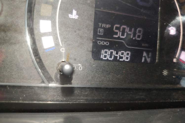 Used Roewe 350 2015 1.5L Automatic Luxury Sunroof Edition Odometer Close Up