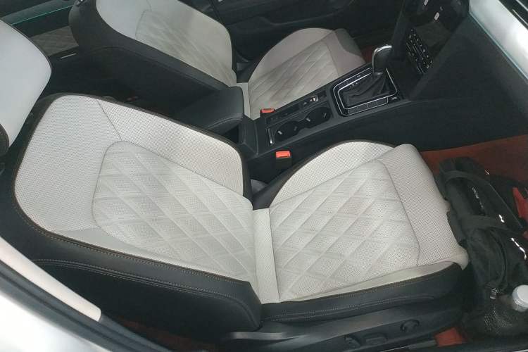 Used Volkswagen Magotan 2023 2 Million Units Commemorative Edition 330TSI DSG Luxury Version