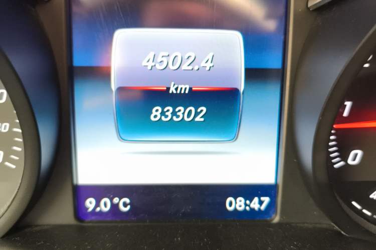 Used Mercedes-Benz GLC 2016 GLC 300 4MATIC Dynamic Model Odometer Close Up