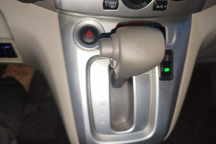 Used Nissan NV200 2018 1.6L CVT Luxury Model Gear Lever
