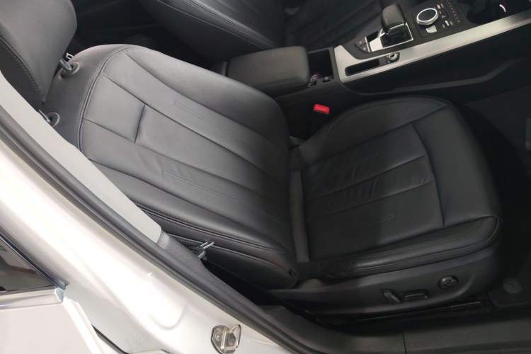 Used Audi A4L 2019 40 TFSI Fashion Edition China VI Emission Standard
