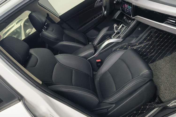 Used Geely Auto Emgrand X7 Sport 2021 Million Edition 1.8TD DCT Two-Wheel Drive Luxury Model Right Front Seat