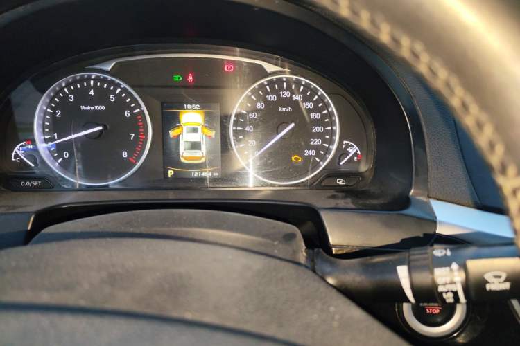 Used Geely Auto Emgrand GT 2016 2.4L Zunya Model Odometer Close Up