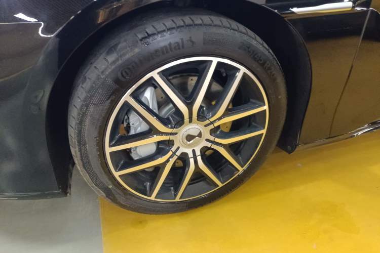 Used Denza Z9 2024 1100 km Four-Wheel Drive Max Version
