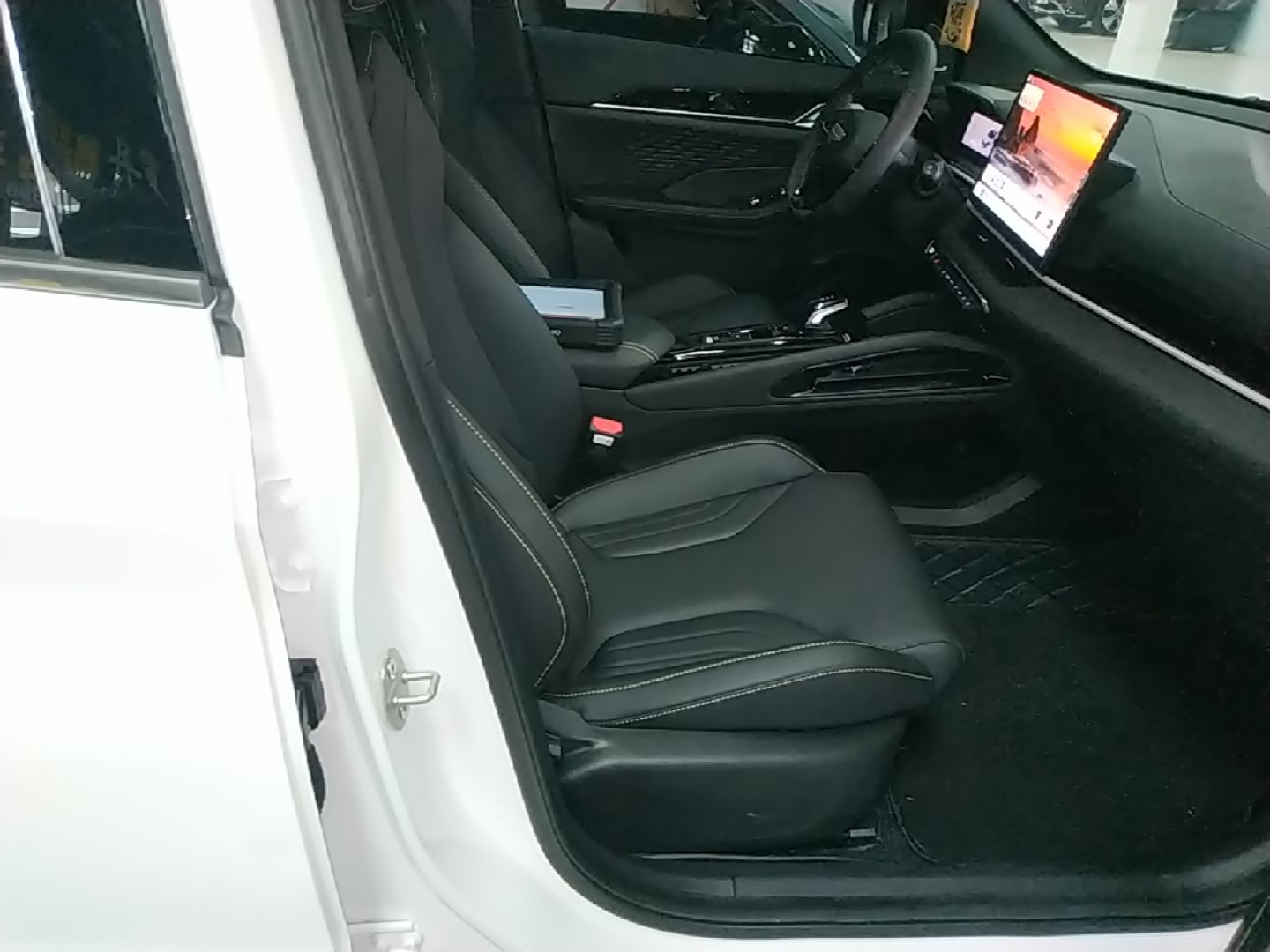 Geely Auto Coolray 2025 Bin Yue L 1.5T DCT Starlight Edition — снимка 19
