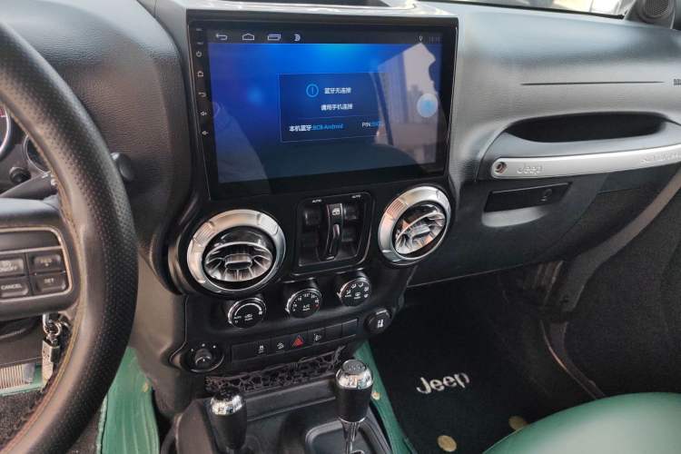 Used Jeep Wrangler 2014 3.0L Sahara Four-Door Edition Audio And AC Panel