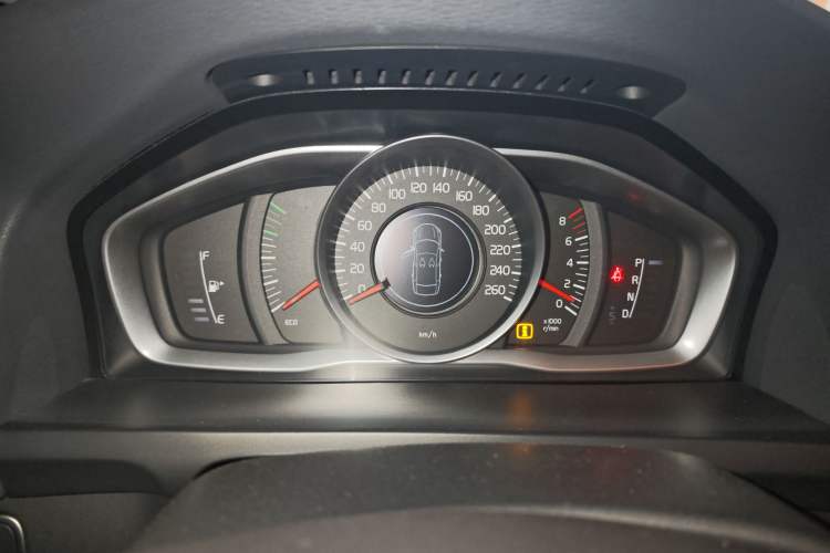 Used Volvo S60 2015 S60L 2.0T Zhiyuan Edition
